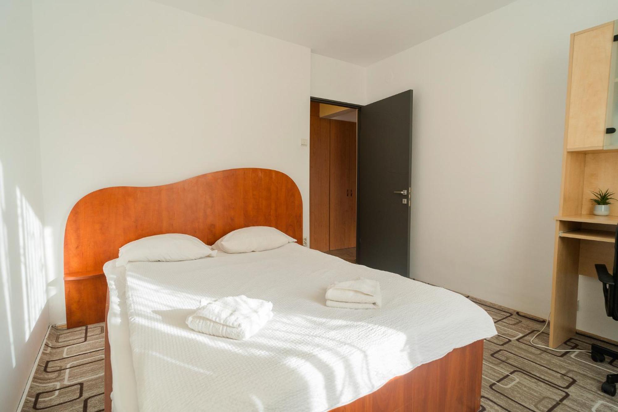 Rustic & Spacious 3Br Apartment Bucarest Esterno foto